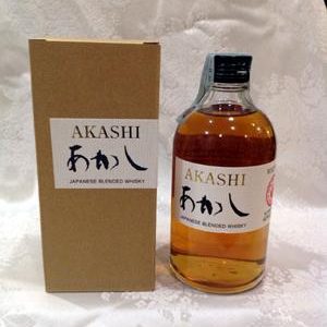 bottiglia di whisky giapponese Akashi